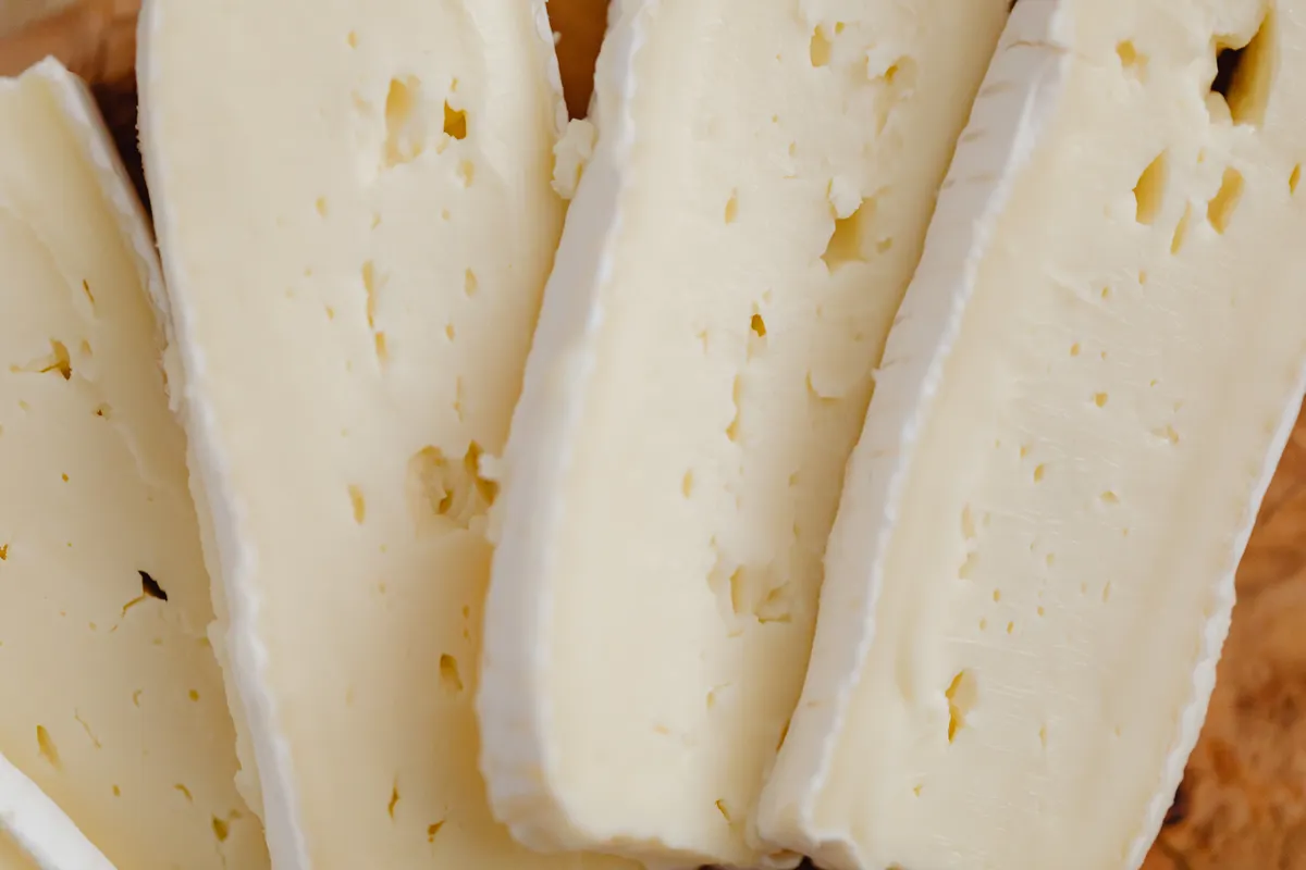 Tranches de fromage à croûte fleurie